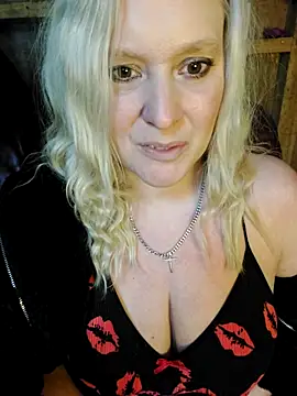 Webcam Model (Bouncy-Bella28X)  is live.Free join now!