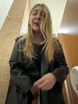 Sunny___Bunny from StripChat is Freechat