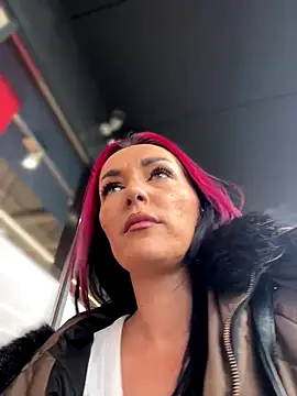 Webcam Model (MeganFoxiy)  is live.Free join now!