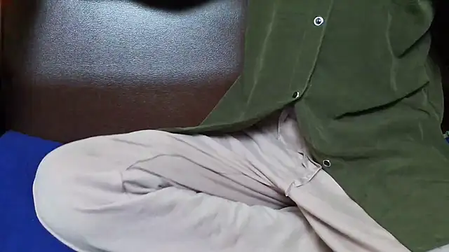 Live cam of Trust2 from  | Watch me live!