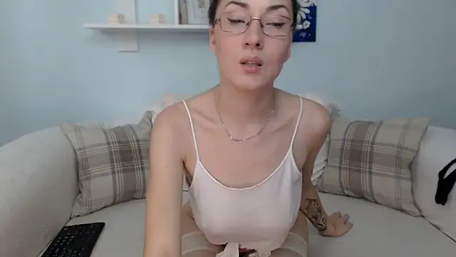 sofi_so (F young) - (use both lovens) ass and pussy