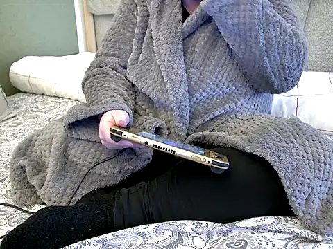 marthabriest (F mature) - dildo pussy