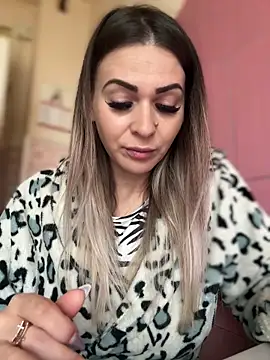 iselena (Ask my age) - Morning Monday vibez!