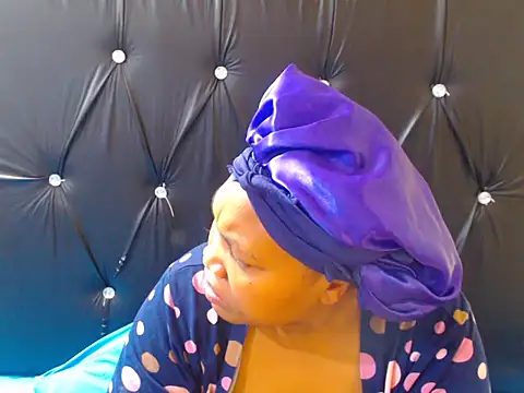 beverlyqueen14 - BeverlyQueen14's free webcam - UK Sex Cams