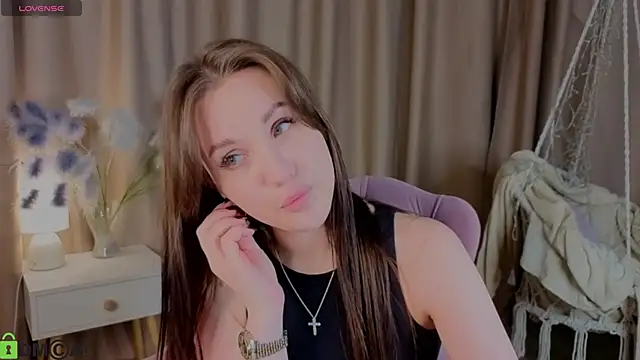 wendy_mm (F young) - for a new piercing