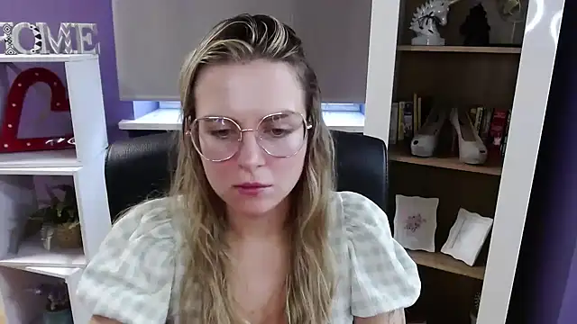 zoey_erotic (F young) - I'm saving money for college