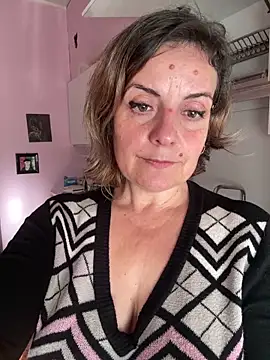 sunbelxx (Ask my age) - Completely naked