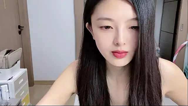 ronronner233 (F young) - 在这个落叶像雪的季节....