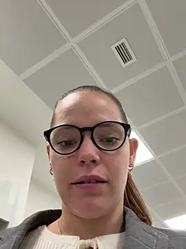 Webcam Model (Wildmaca)  is live.Free join now!