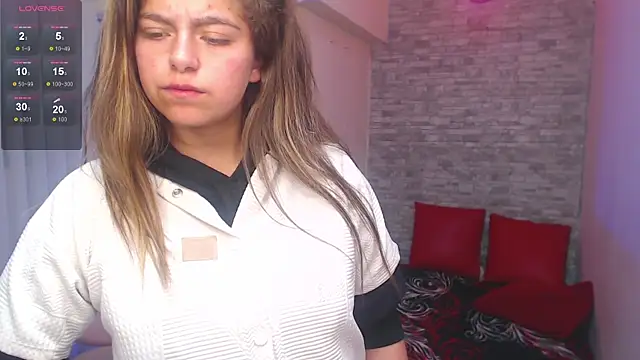 Kitten_Cam's Stripchat show and profile