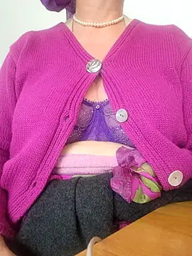 Webcam Model (Hot-Muci)  is live.Free join now!