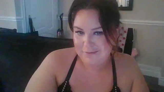 brunetslut live cam screenshot female on Wusca – Live Webcams, Replays & GIFs