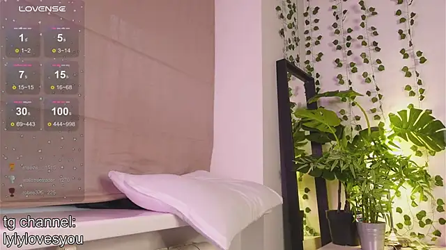 lylylovesyou (F young) - touch my pussy in doggy