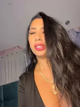 Webcam Model (kiim_taaylor)  is live.Free join now!