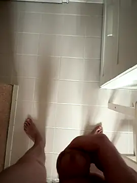 thomas3325 (M young) - Cumshot auf Boden