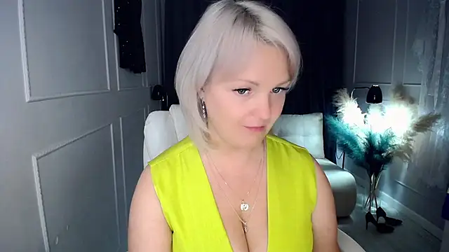 juarnea (F milf) - Give me flowers.