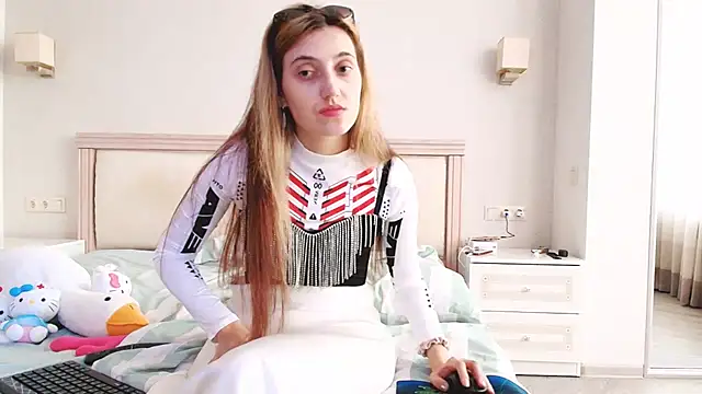 iren (F young) - show naked finger pussy