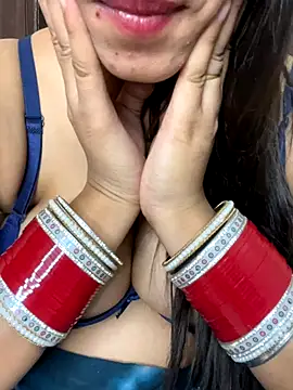 Webcam Model (Miss-Ayraa)  is live.Free join now!