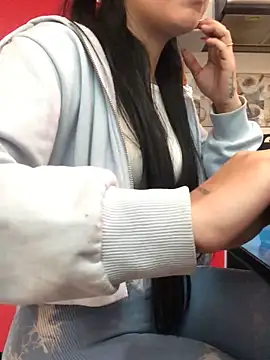 Webcam Model (MAVI_EC)  is live.Free join now!