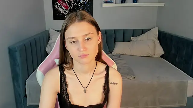 sasha__meow (F teen) - put on stockings + heels