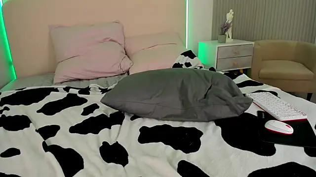 blue_nymph1 (F teen) - RUB MY CLIT SO FAST N MAKE ME CRAZYYY 💚