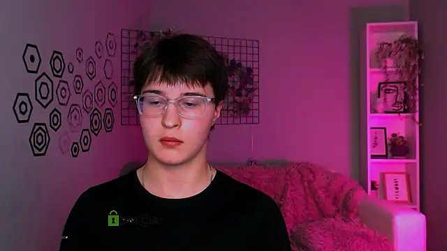 teo_wilson (Ask my age) - take off t-shirt