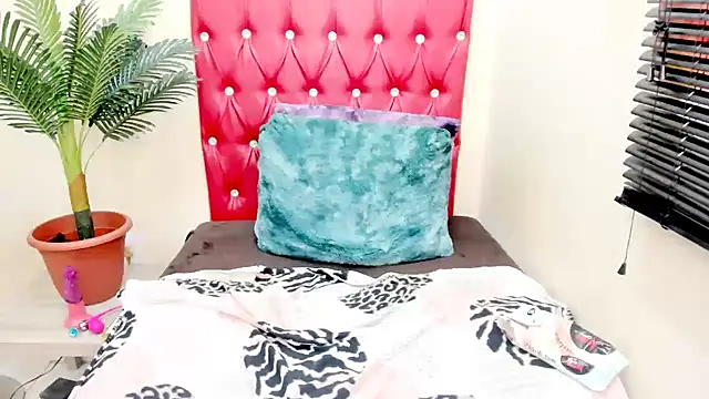 Strawberry_Lips live cam screenshot female on Wusca – Live Webcams, Replays & GIFs