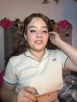 Webcam Model (Jullieetta)  is live.Free join now!