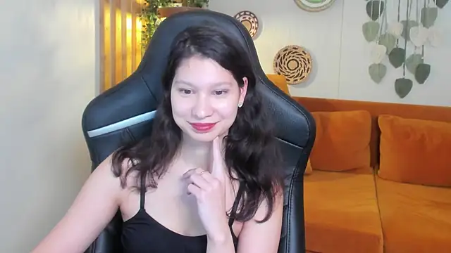 SaraDenars live cam screenshot female on Hacty – Hot Adult Clips & Live Cams