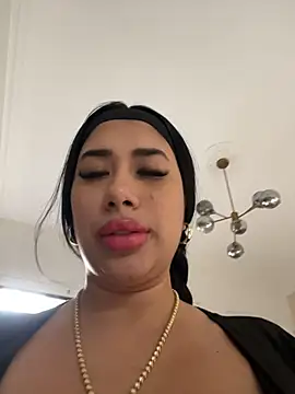 Webcam Model (kiim_taaylor)  is live.Free join now!