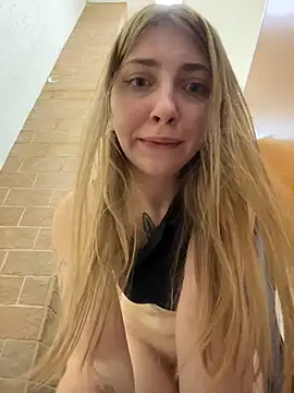 sunny___bunny (F young) - naughty pussy play while trying on shoes