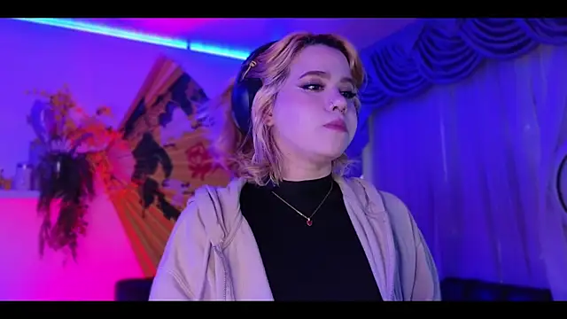 albaismynamex (F young) - Naked and horny