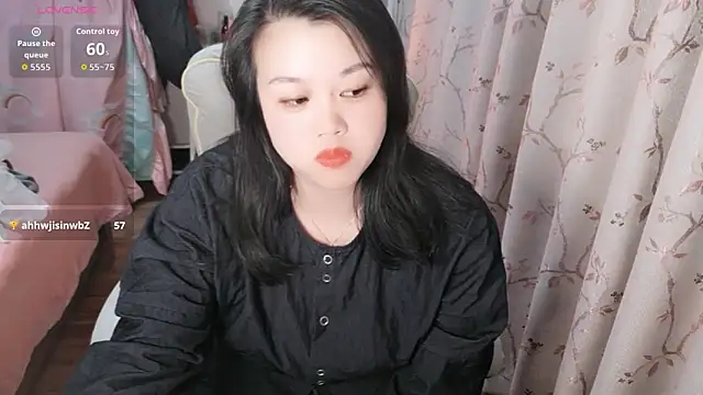 Live webcam thumbnail of Lanlan3344 from . Watch my show!