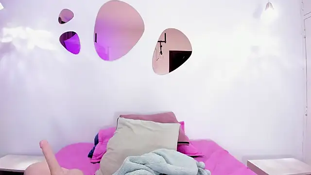 sara_parker___ (F young) - show tits and spit