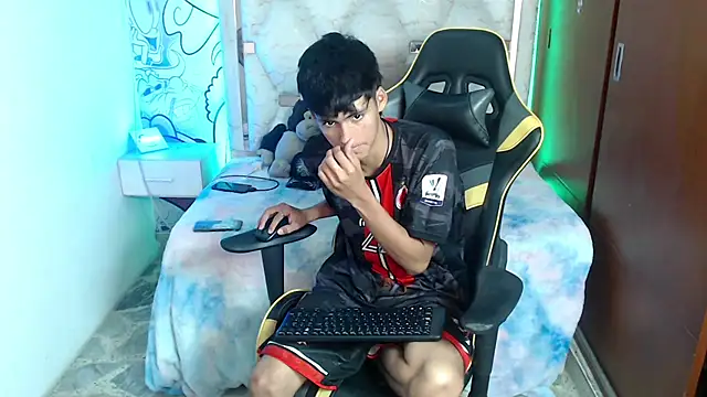 yiisu_ (M twink) - 🥎BOUNCING ASS IN DOGGY🥎