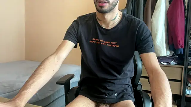 iendriw live cam screenshot male from Brazil on Squirt Show – Wet & Wild Live Cams