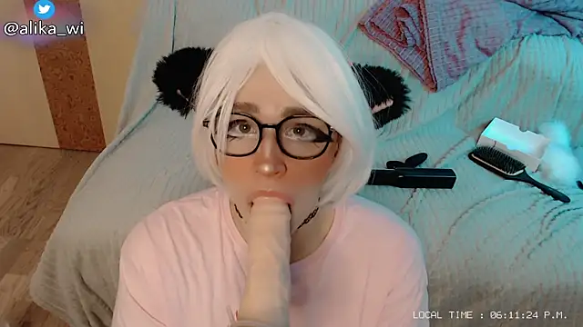 kitty_alika (F young) - Make me cum (✿◠‿◠) second dildo in PUSSY