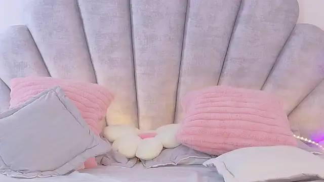 Webcam Model (emma-conti2)  is live.Free join now!