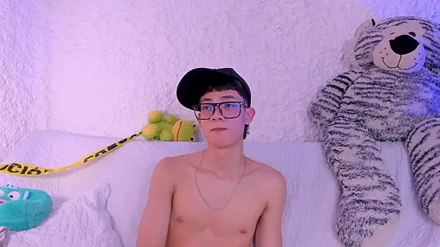 thiago_kinghot (M twink) - play nipples