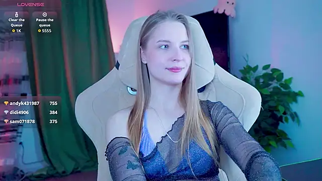 CuteMousee live cam screenshot females on TokenKeno — Tip, Play & Watch Live Cams