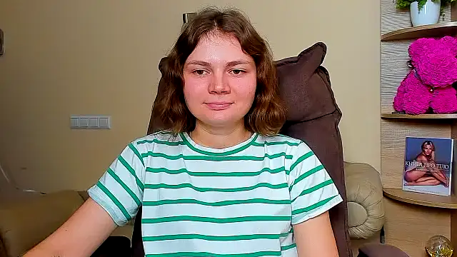 Stella-Maers live cam screenshot female on TokenKeno — Tip, Play & Watch Live Cams