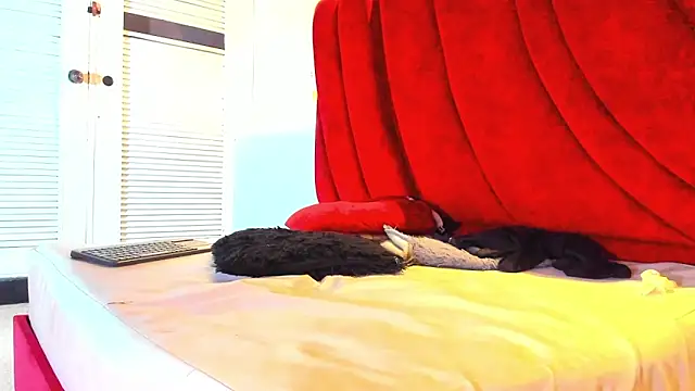 Live webcam thumbnail of MAISE_HILL1 from co. Watch my show!