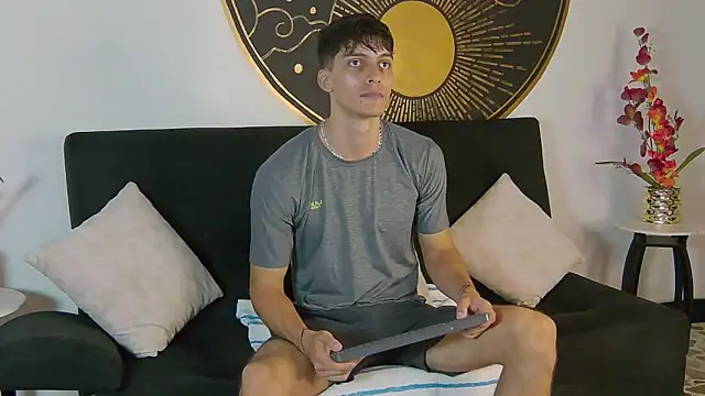 alessiovitale - AlessioVitale's free webcam - UK Sex Cams