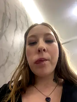 Live sex cam di MiaEuphoria_