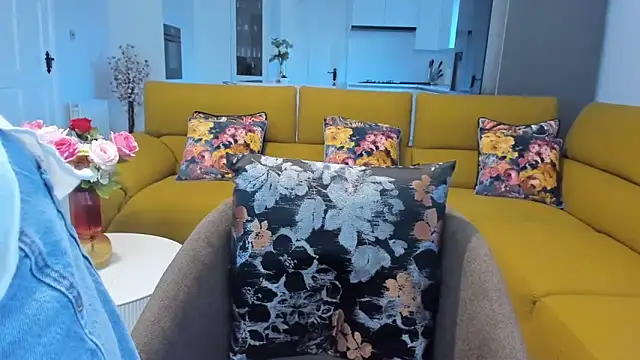 winterforu (Ask my age) - Tease in lingerie..