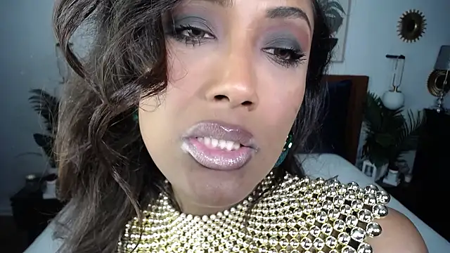 shanialafrancaise - ShanialaFrancaise's free webcam - UK Sex Cams