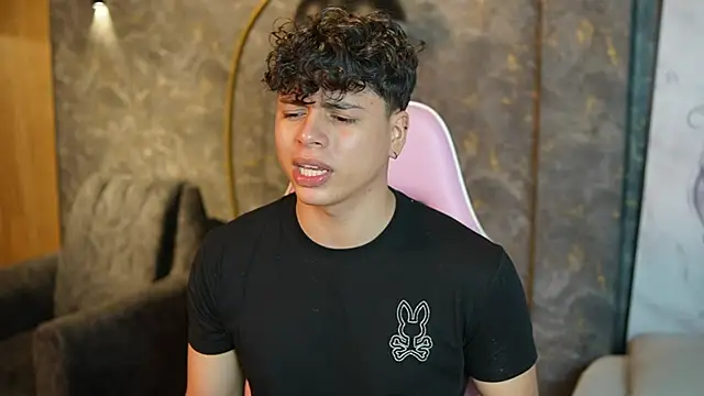 ethan_occonor (M twink) - cum show in public