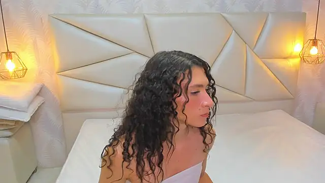 laurettedela_rouse live cam screenshot tranny on Squirt Show – Wet & Wild Live Cams