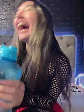 Webcam Model (Sophie_LS)  is live.Free join now!