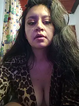 Webcam Model (lombarlana-89)  is live.Free join now!